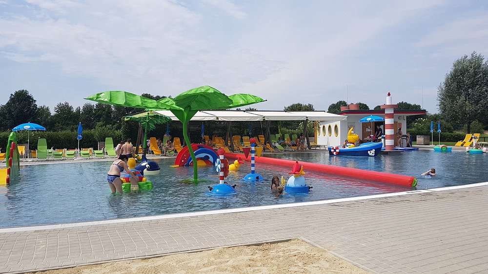 Baby & toddler outdoor pool - swimming pool at Sonnentherme Lutzmannsburg