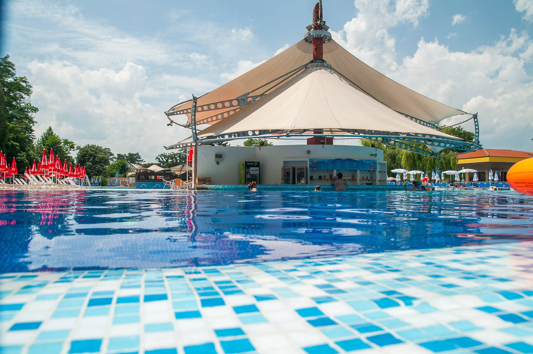 Pool Bar - restaurant (bistro) at Ovoshtnik Water Land