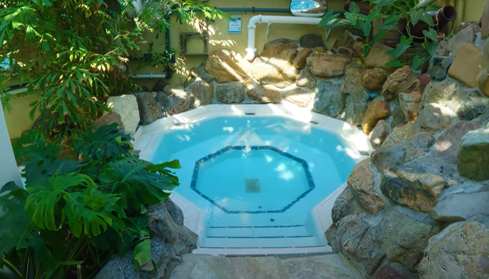 Hot tubs - swimming pool at Center Parcs De Vossemeren