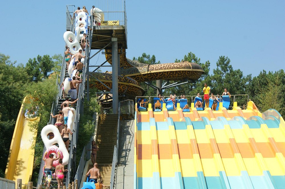 Surf Racer - water slide at Aqualand Bassin D’Arcachon