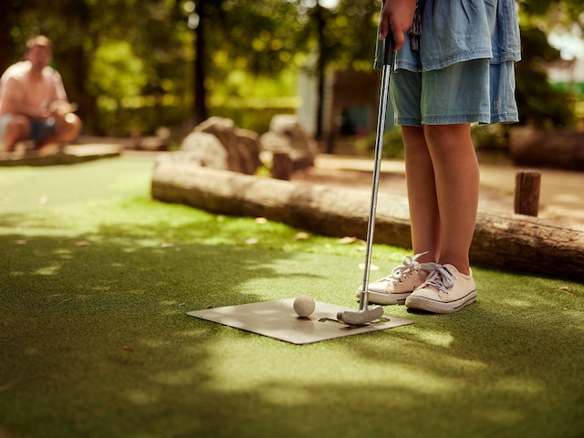Outdoor Activities - service area at Center Parcs Park Hochsauerland: Minigolf 
