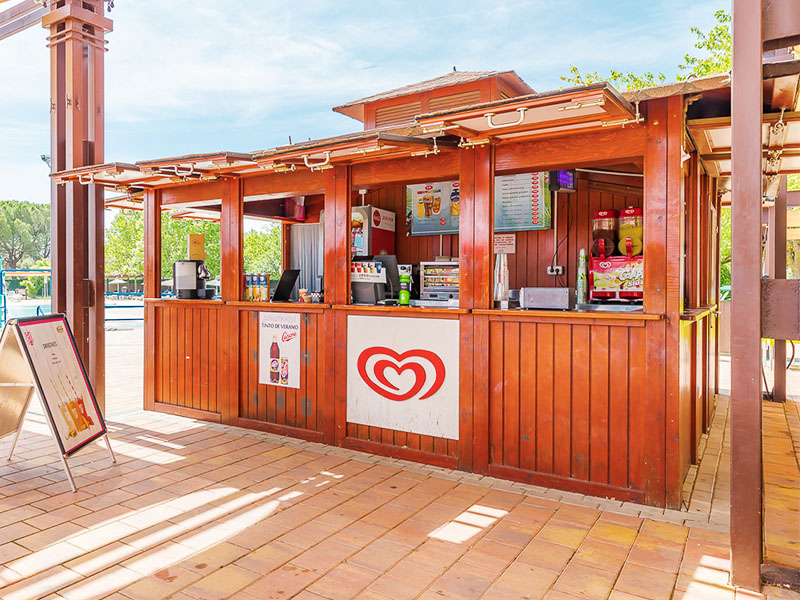 Waves Kiosk - restaurant (bistro) at Aquópolis Villanueva de la Cañada