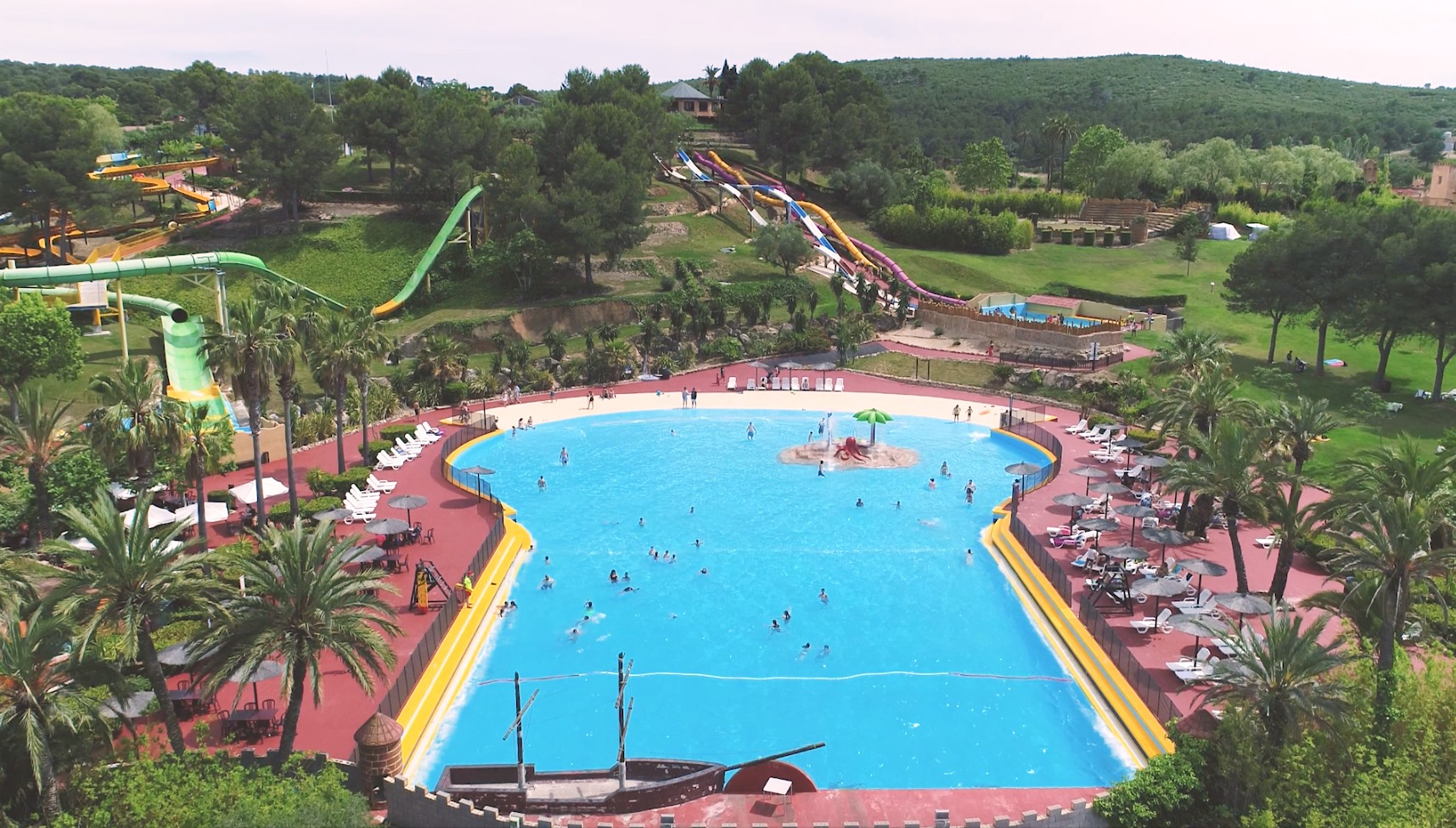 Surf Beach - swimming pool at Aqualeón 