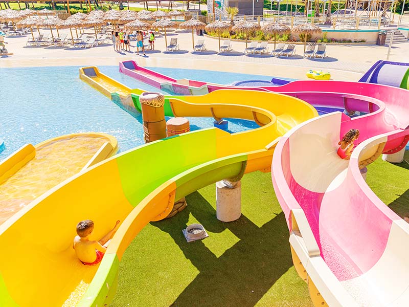 Mini zigzag - water slide at Aquópolis Villanueva de la Cañada