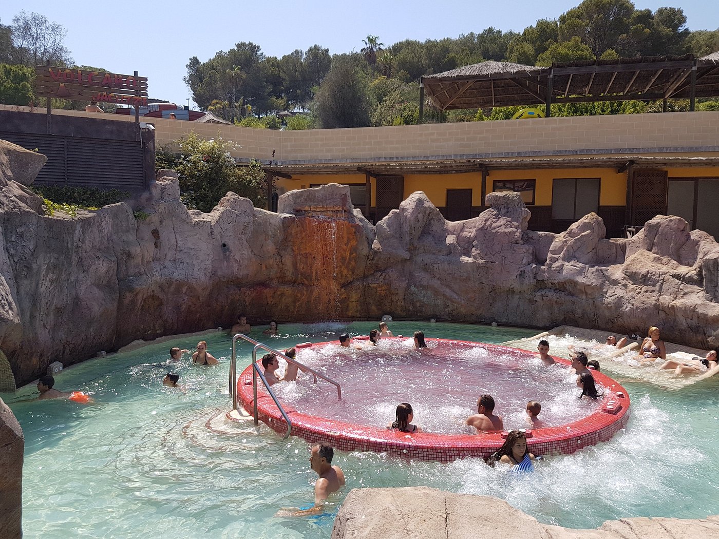 Volcano Jacuzzi - swimming pool at Aquopolis Cullera