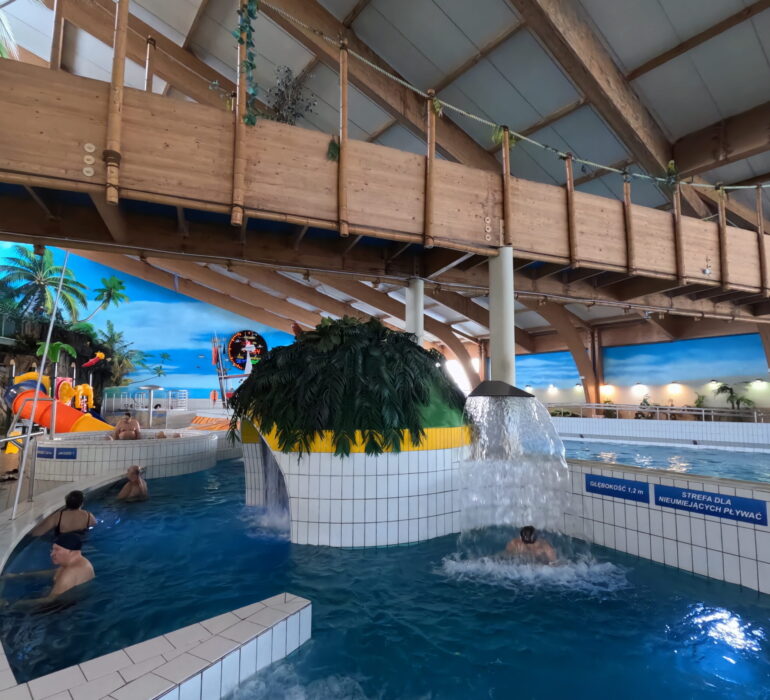 Pool With Grotto - swimming pool at Aquapark Tarnowskie Góry