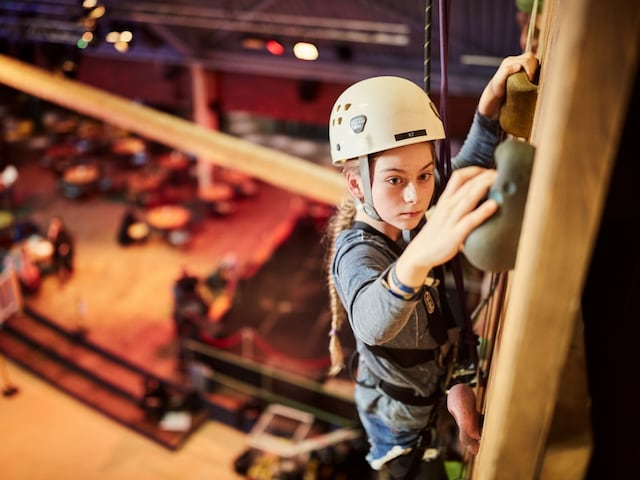 Indoor Activities - service area at Center Parcs De Huttenheugte: Wall climbing