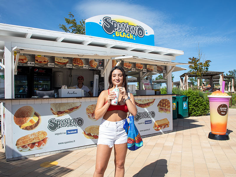 Spanino Beach - restaurant (bistro) at Mirabeach