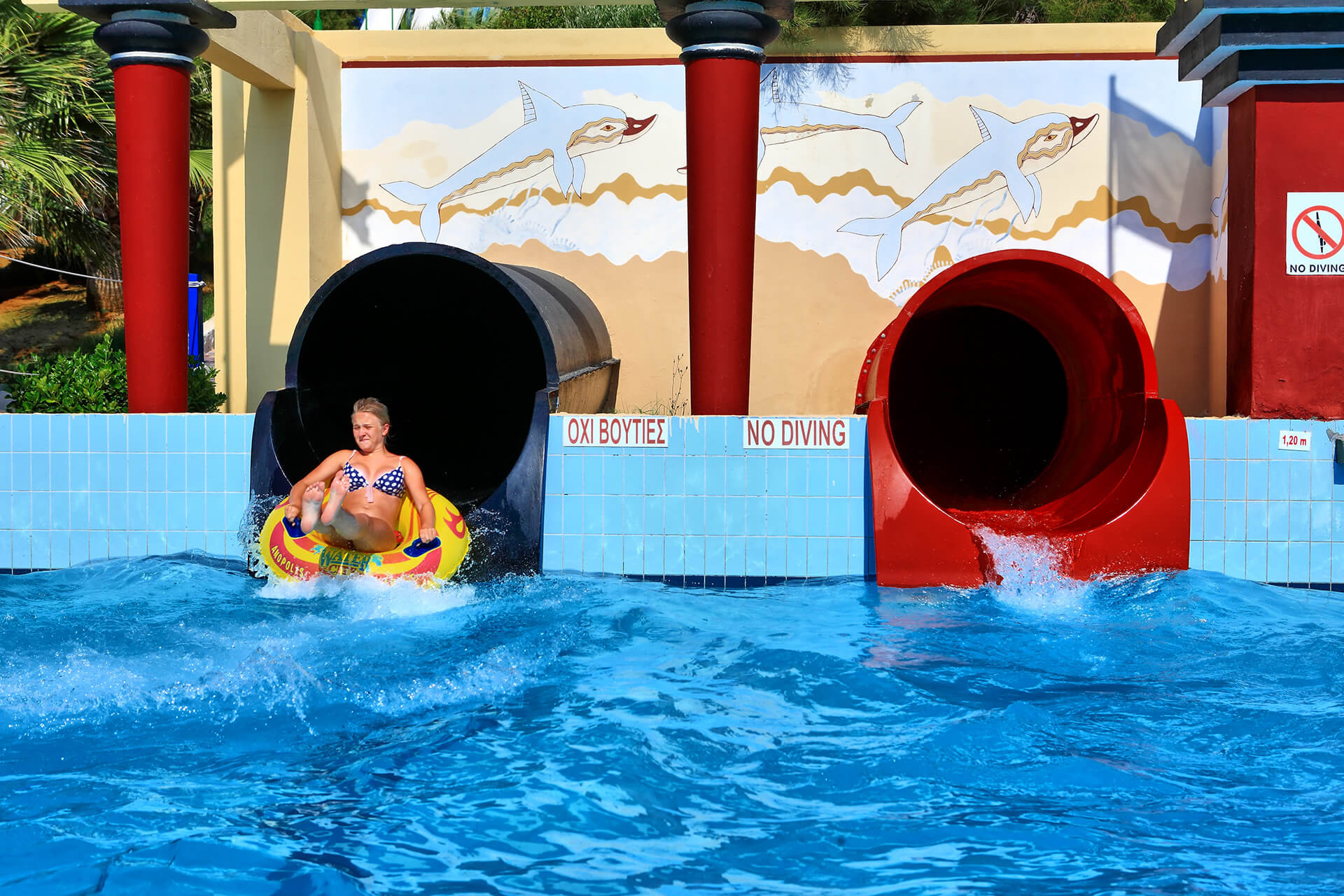 Black & Red Tube - water slide at Watercity Anopolis