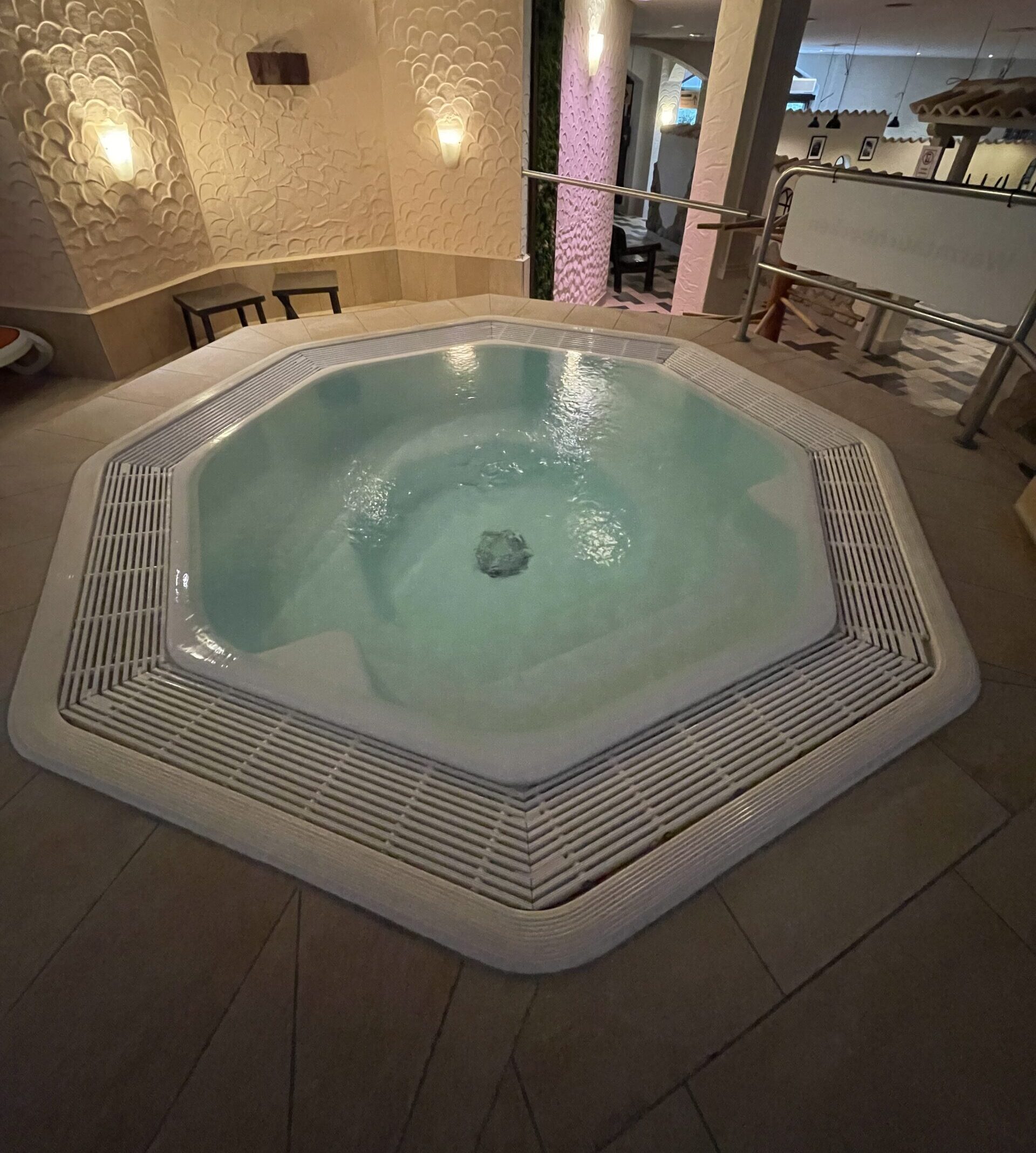 Plunge Pools - wellness area at Aqualand Cologne