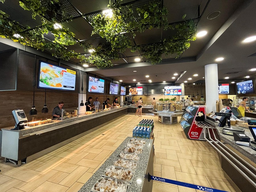 Puzzle restaurant - restaurant (bistro) at Aquapalace Prague