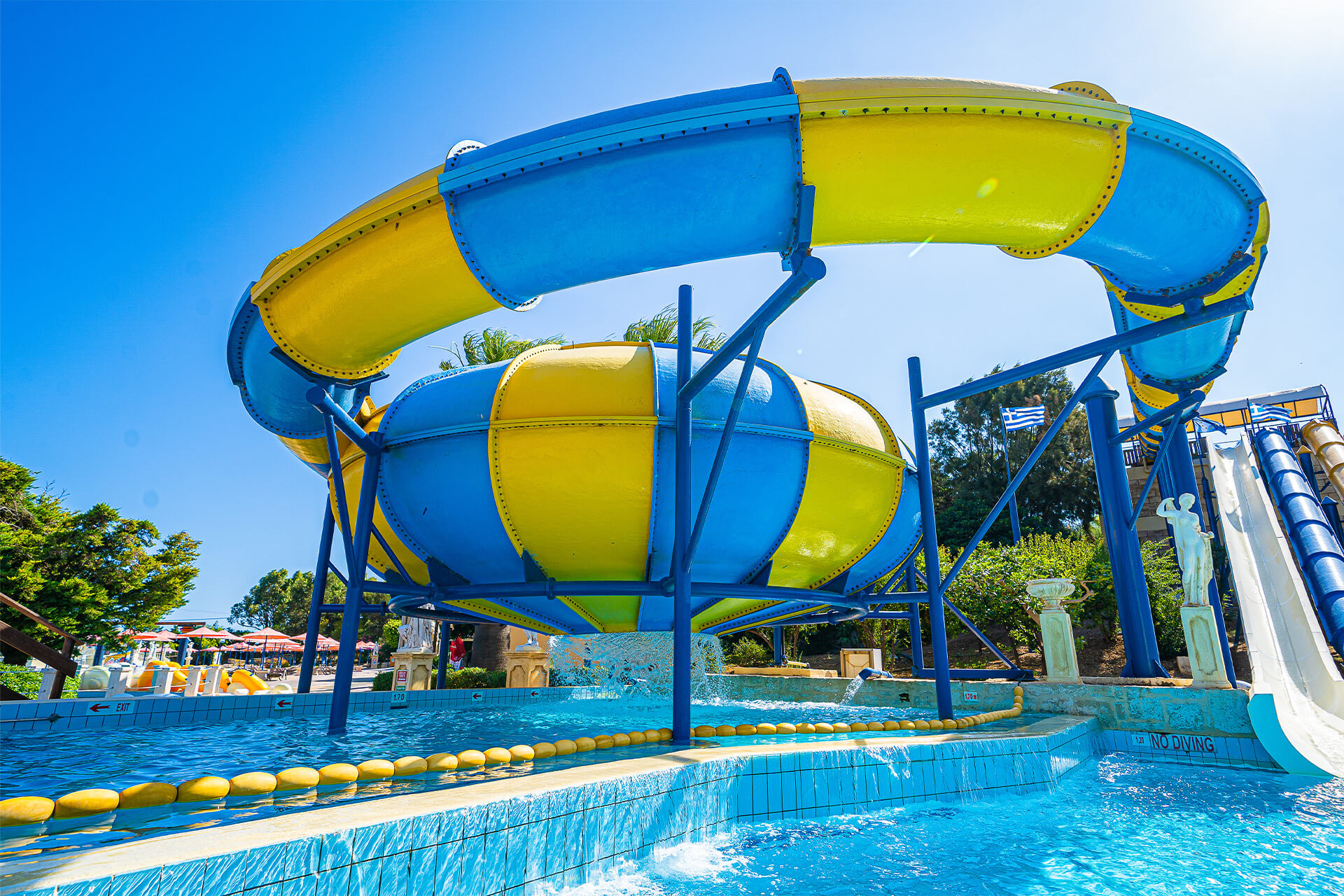 Body Slide Cyclone - water slide at Watercity Anopolis