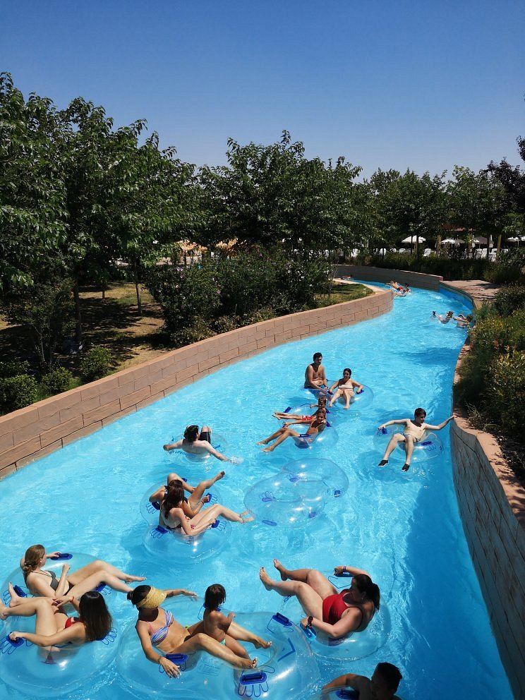 Río Loco - water slide at Parque Warner Beach