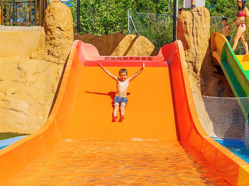 Mini Río Rápido - water slide at Aquópolis Villanueva de la Cañada