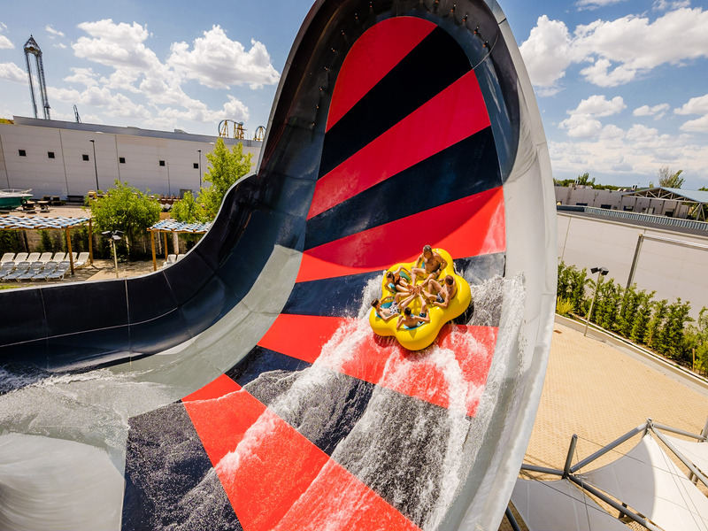 Black Manta - water slide at Parque Warner Beach