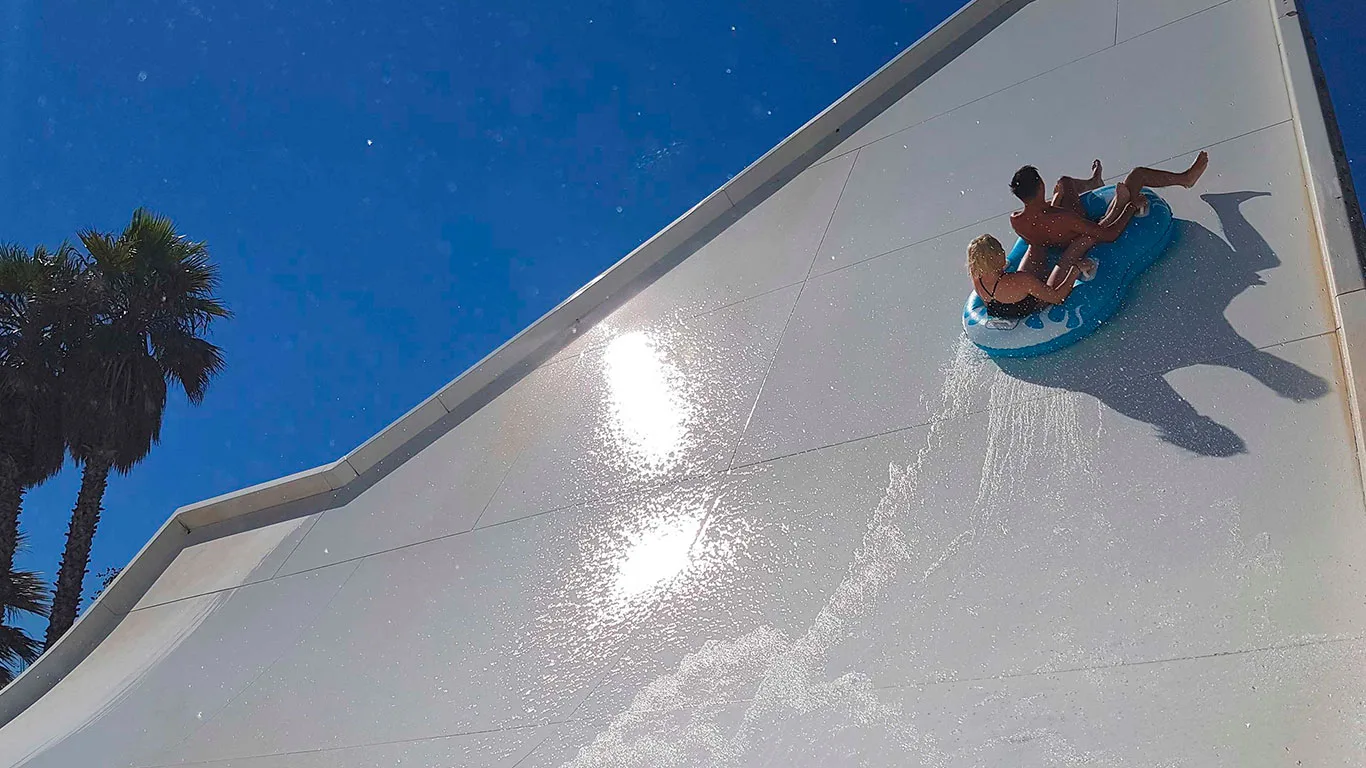 The-wave - water slide at Aqualand Cap d’Agde