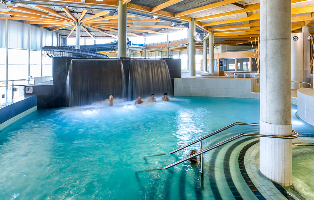 Waterfall Pool - swimming pool at Pärnu Tervise Paradiis