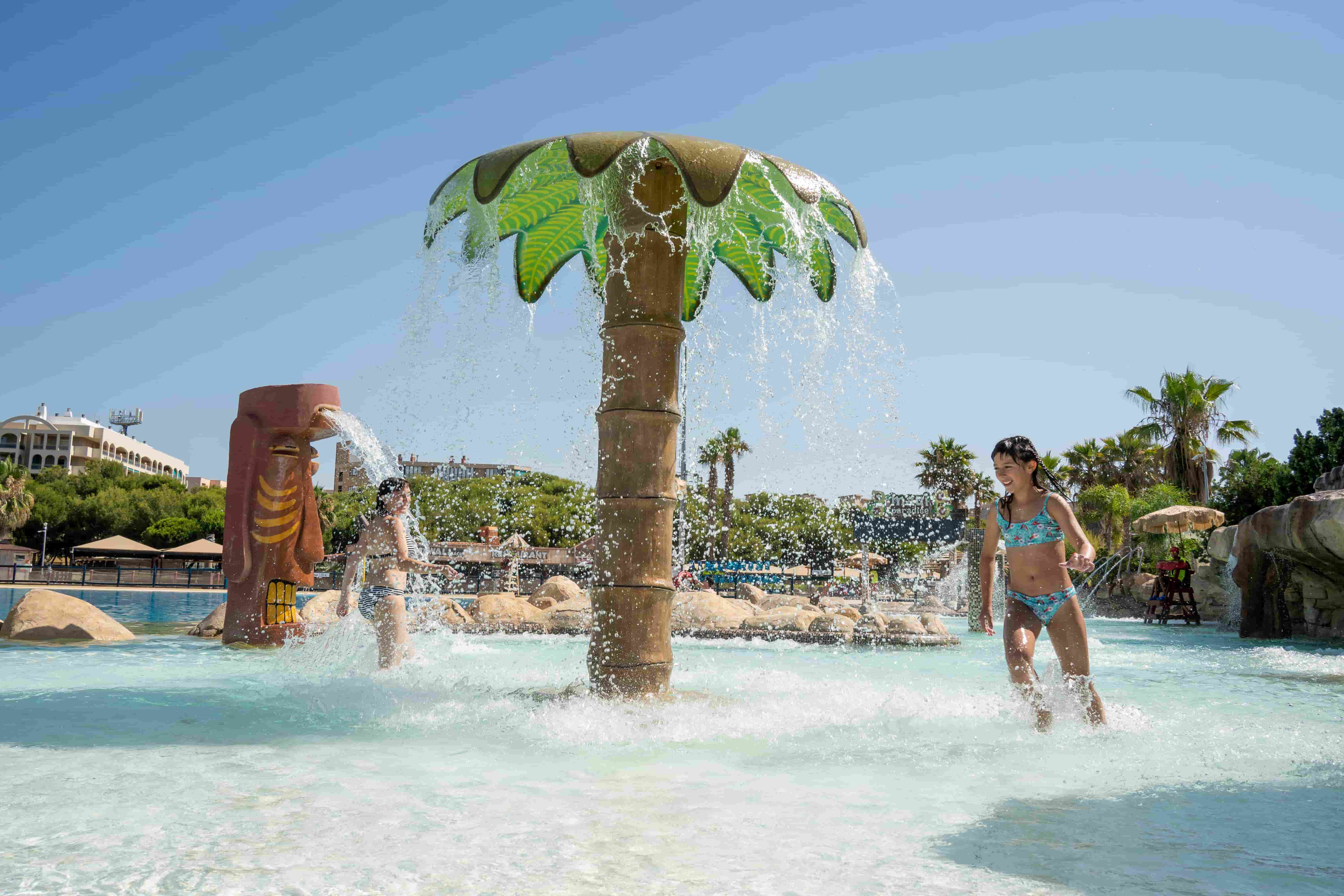 Maui Lagoon - swimming pool at Aquopolis Costa Daurada