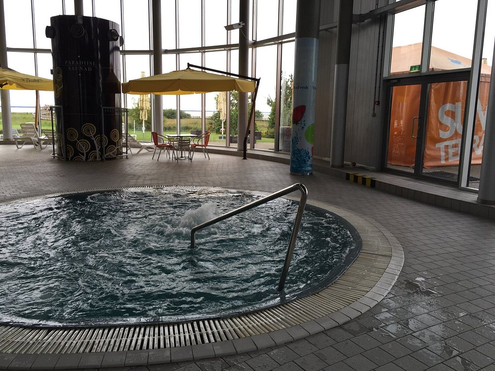 Jacuzzi - swimming pool at Pärnu Tervise Paradiis