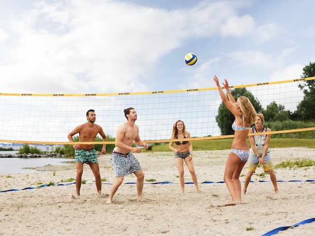 Outdoor Activities - service area at Center Parcs Het Meerdal: Beach Volleyball