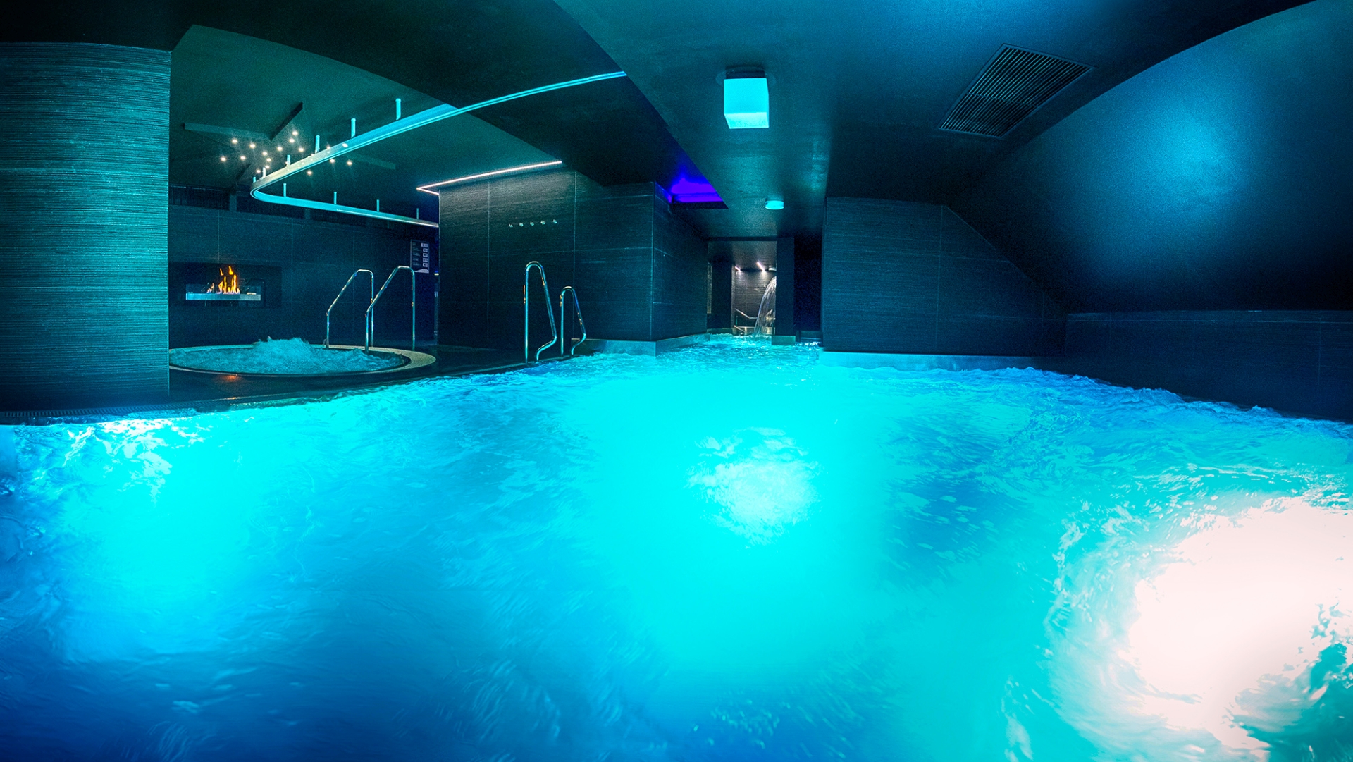 Fire & Water Pool - swimming pool at AquaCity Poprad