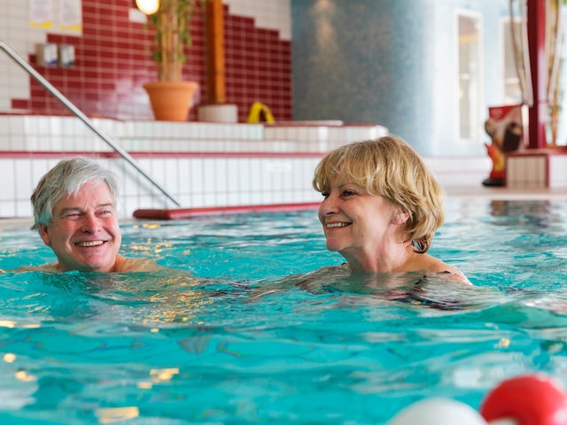 Pool Activities - activity zone at Center Parcs Park Eifel: Early Bird Swimming