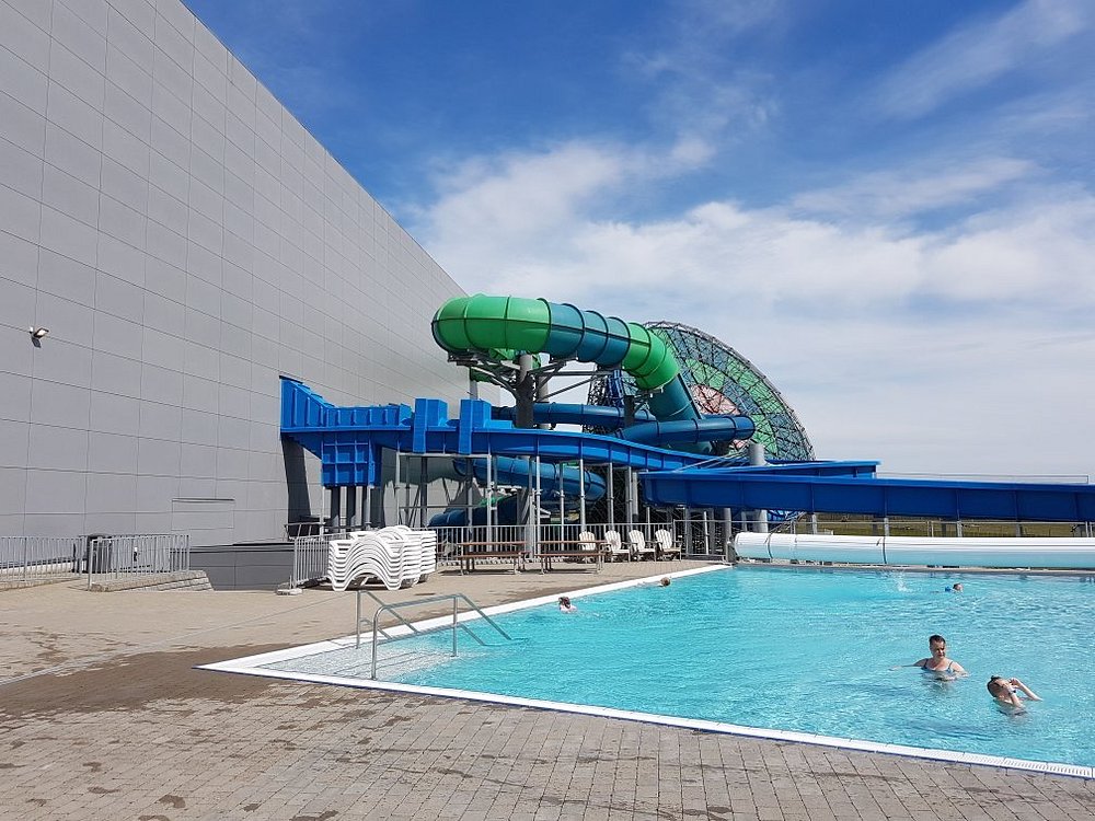 Heated Outdoor pool - swimming pool at Aquadome Billund