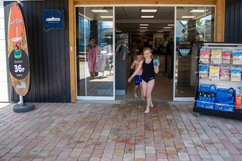 Surf Club Food & Drinks - restaurant (bistro) at Aquadome Rødby