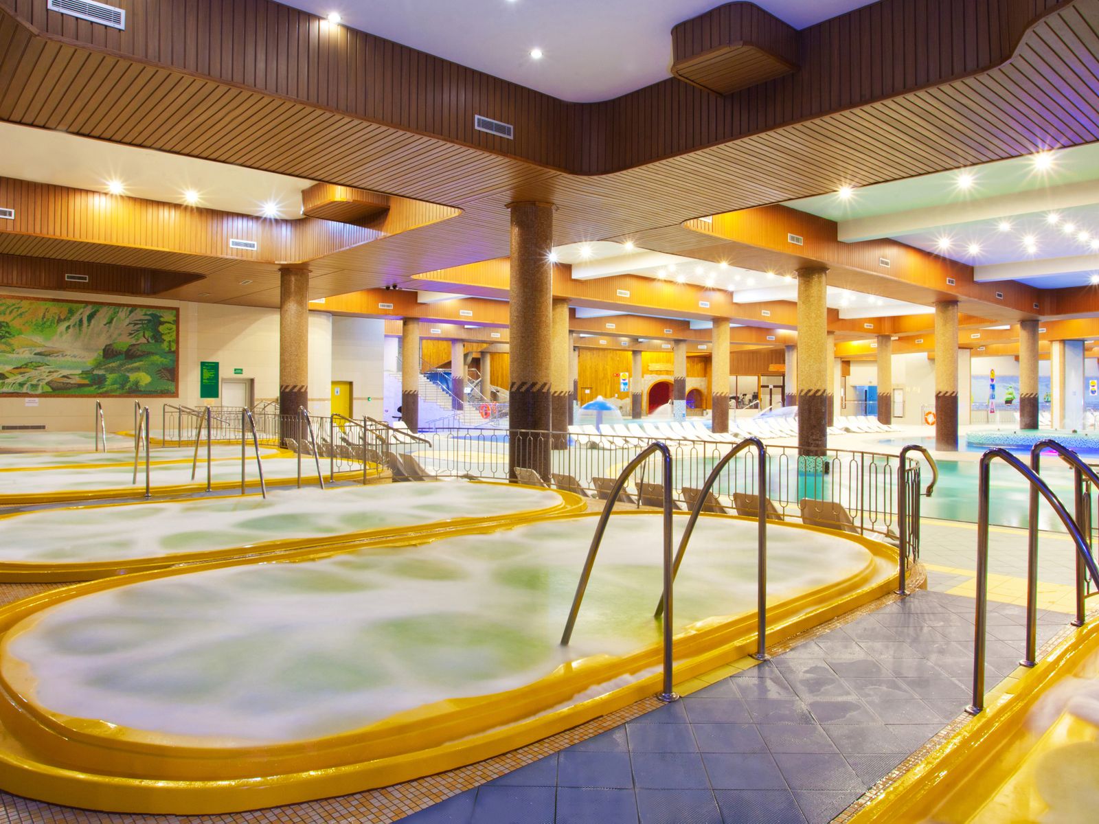 Jacuzzis - swimming pool at Tropicana Karpacz