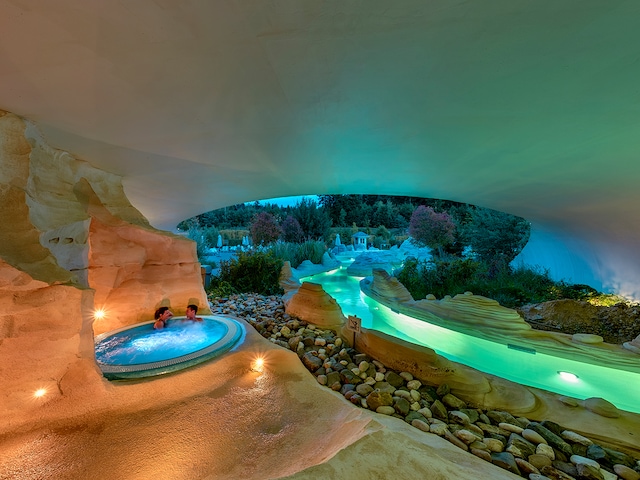 Hot Tubs - swimming pool at Center Parcs Les trois forets